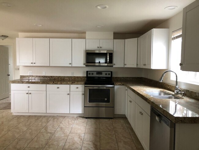 Building Photo - Remodeled Home, 30' x 50' Shop w/ Roll-up ...