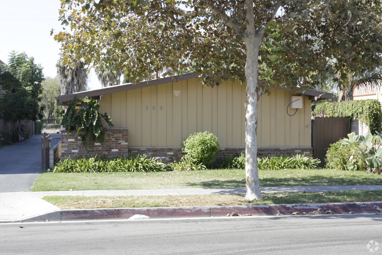 Building Photo - 206 S Lyon St