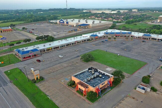 Foto del edificio - 2662 Hwy 290 W