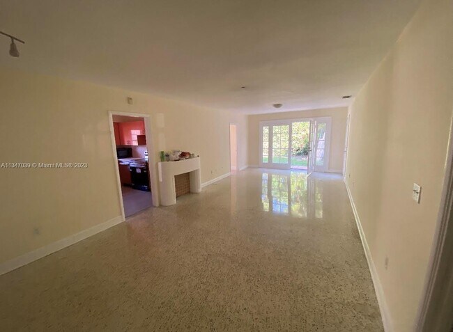Foto del edificio - 3739 Sheridan Ave