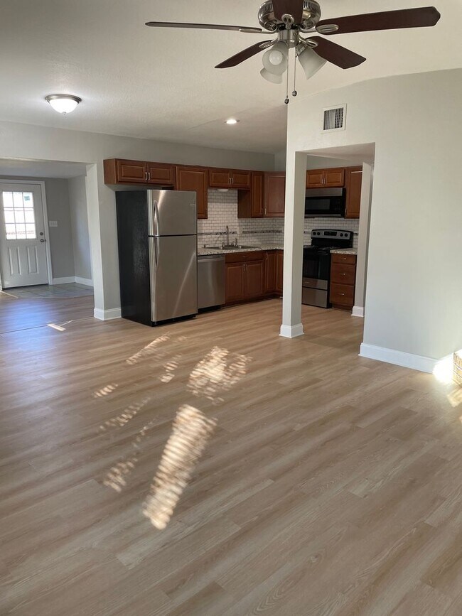Foto del edificio - Winter Park 3 Bedroom 2 Bath Renovated!