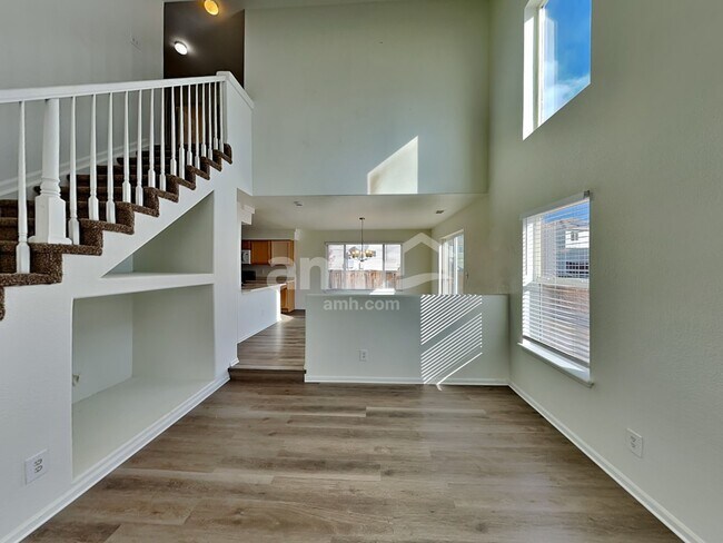 Foto del edificio - 20000 Mitchell Pl