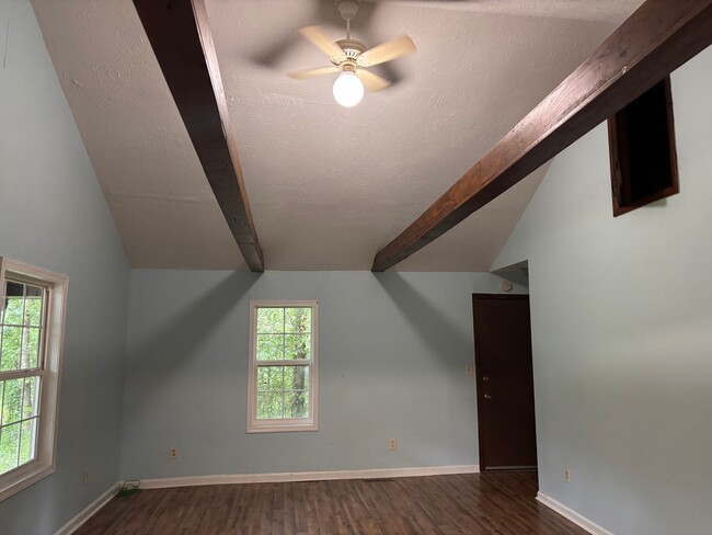 Building Photo - Private Country Cabin for Rent