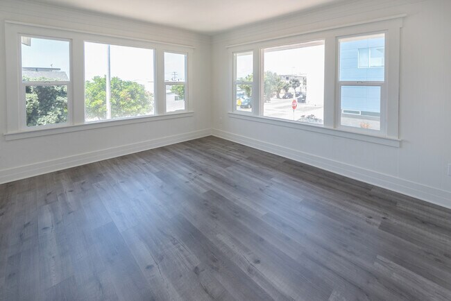 Building Photo - 1320 Manhattan Ave