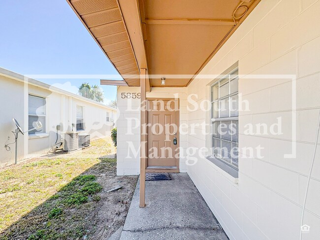 Foto del edificio - 5859 Charlton Dr