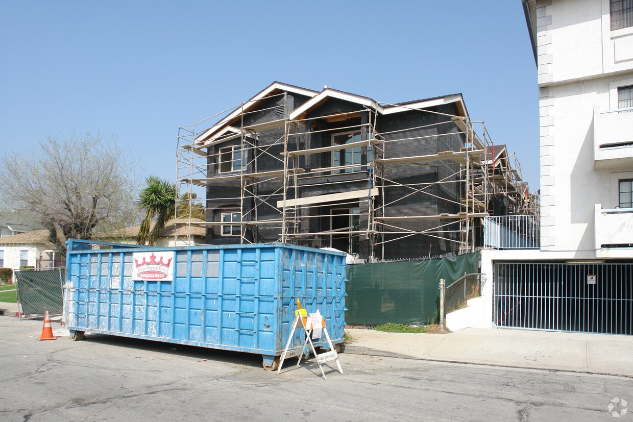 Building Photo - 233 E Elmwood Ave