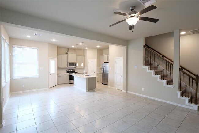 Building Photo - 8734 Laurel Crest Dr