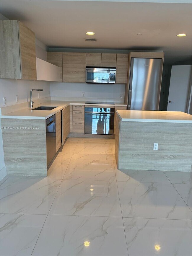 Foto del edificio - 16385 Biscayne Blvd