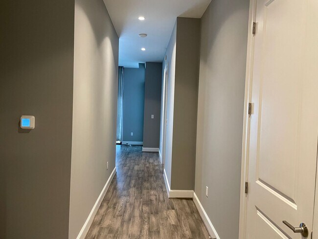 Building Photo - 2 Bed condo in downtown Houston