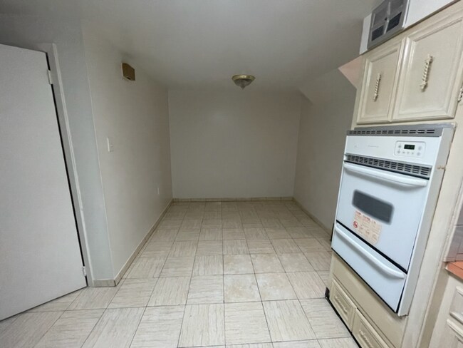 Foto del edificio - 1235 E 73rd St