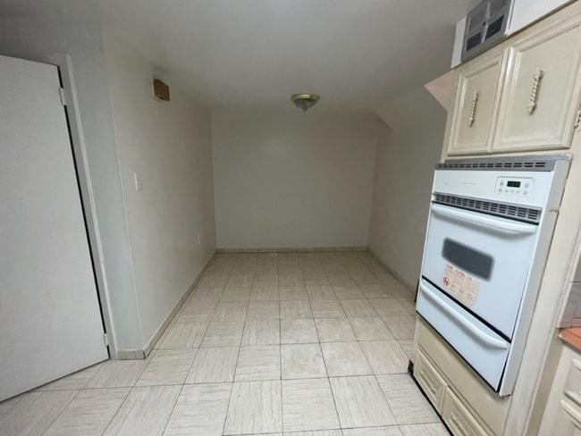 Building Photo - 1235 E 73rd St