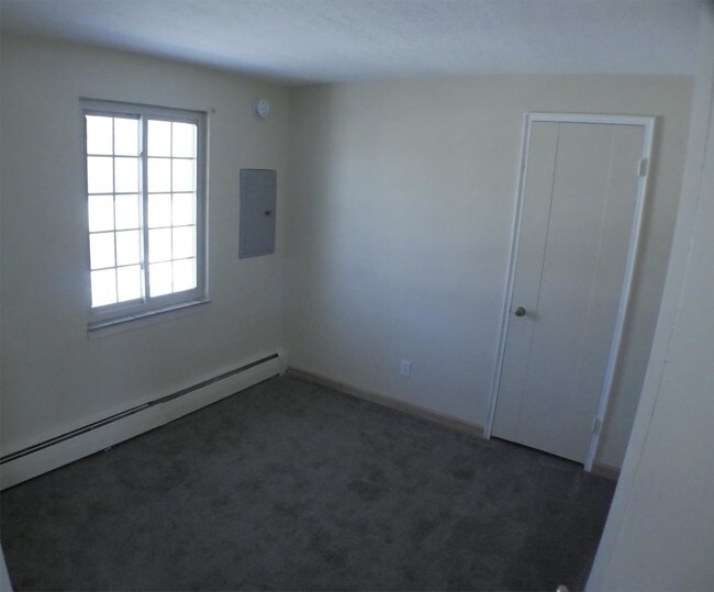 Foto del edificio - 321-321 Beattie Ave
