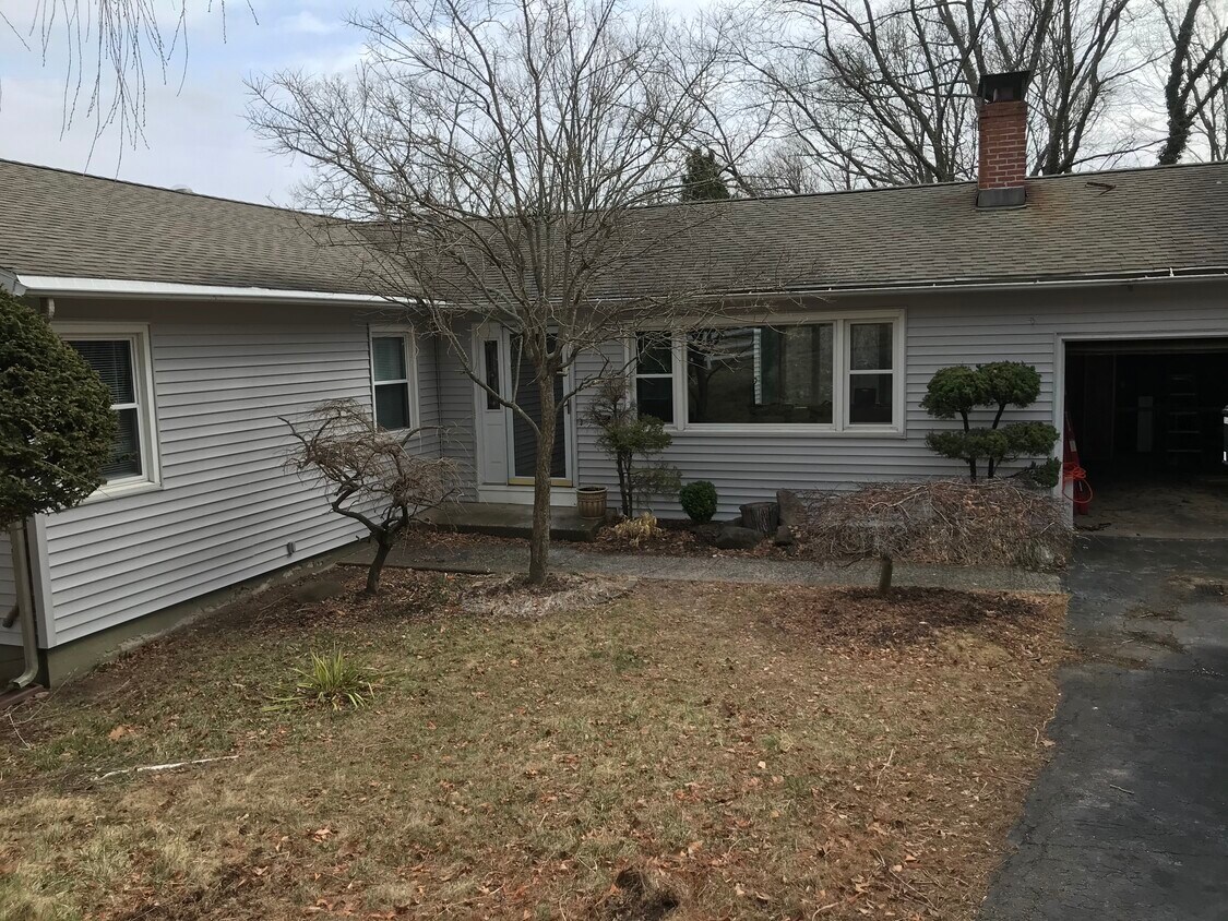 1955 Paradise Ave, Hamden, CT 06518 House Rental in Hamden, CT