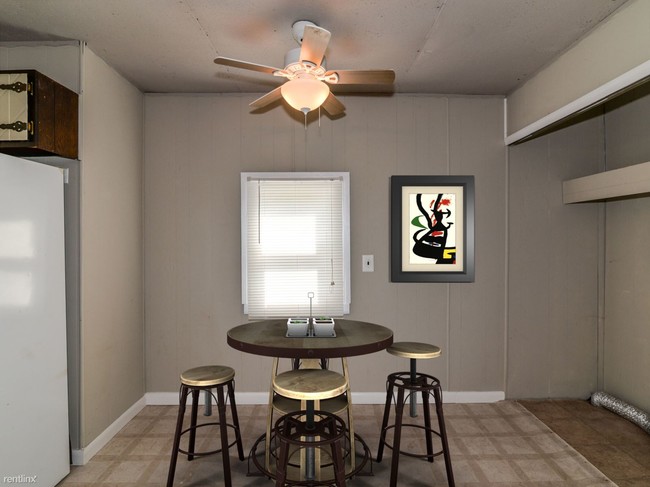 Foto del edificio - 3932 Oakwood Cir