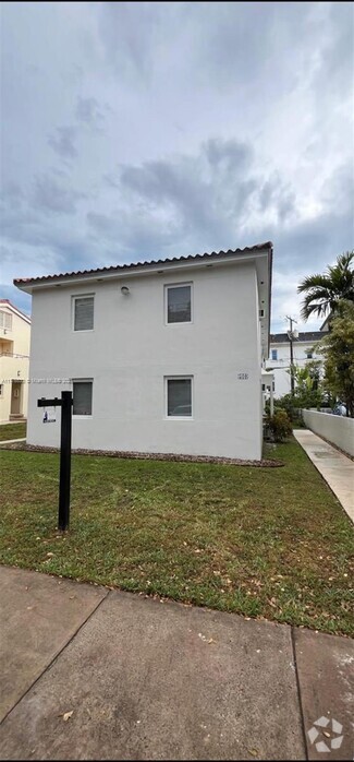 Building Photo - 510 Santander Ave