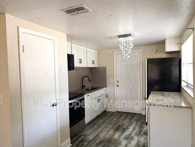 Foto del edificio - 8942 Temple Terrace Hwy