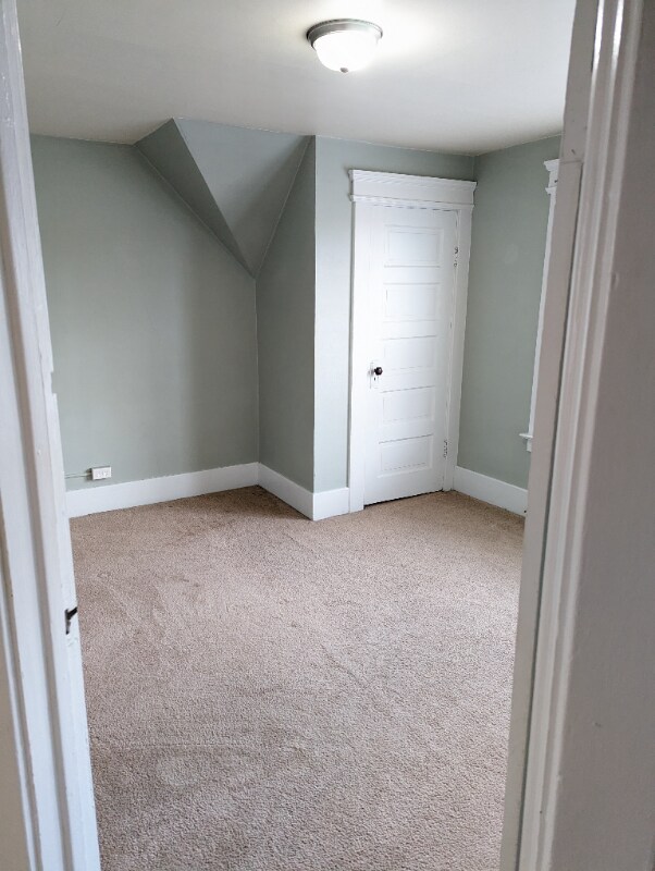 240 Gordon Ave Unit 3rd Floor, Syracuse, NY 13207 Room for Rent in