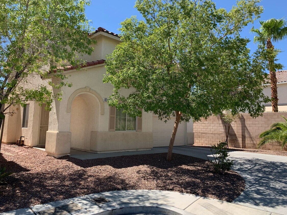 8351 Sterling Harbor Ct, Las Vegas, NV 89117 House Rental in Las