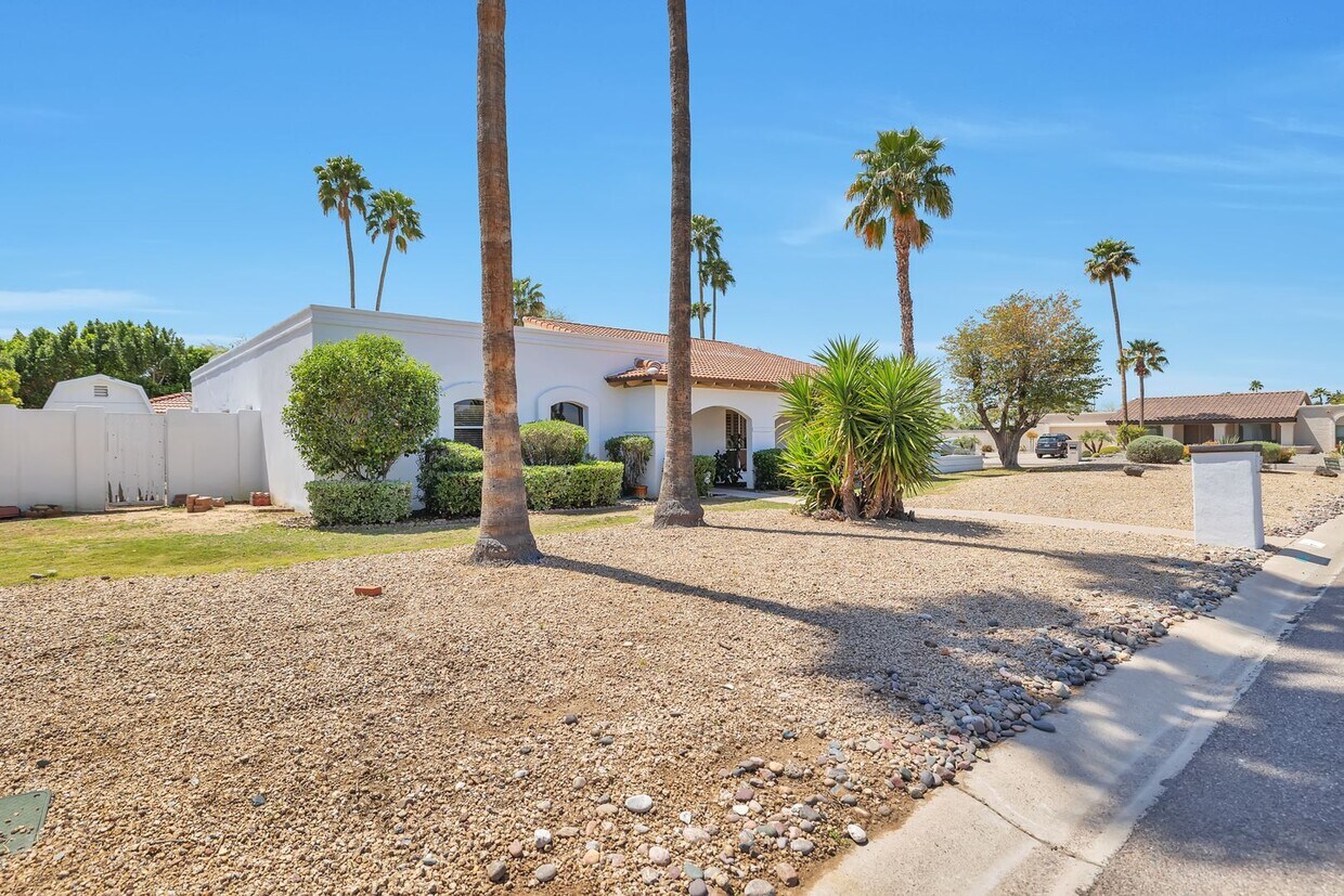 Primary Photo - Large 4 Bed 2.5 bath Home w Pool!! - Cross...