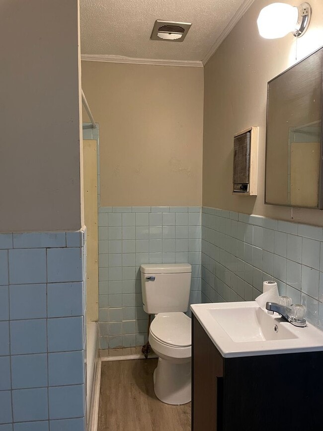 Building Photo - 1380
