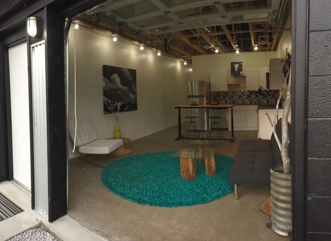 Interior Photo - Salvation Ten