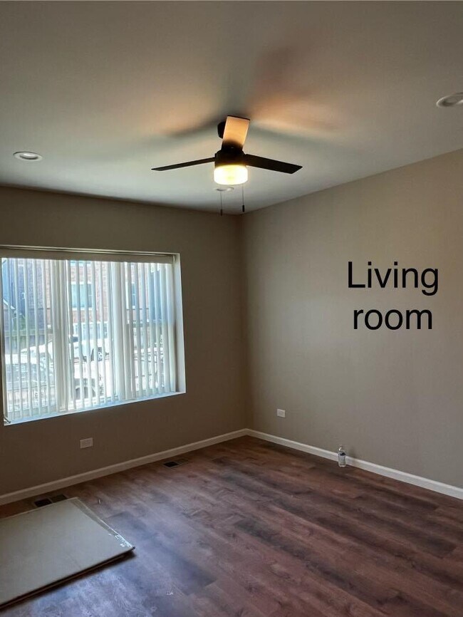 Building Photo - 922 N Pulaski Rd