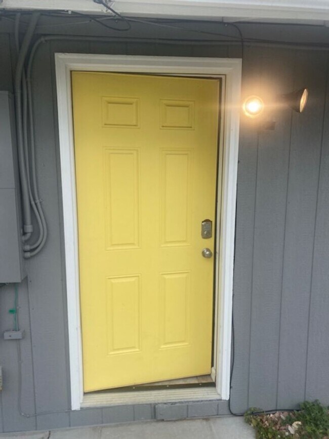 Foto del edificio - 9903 Ridge Rd