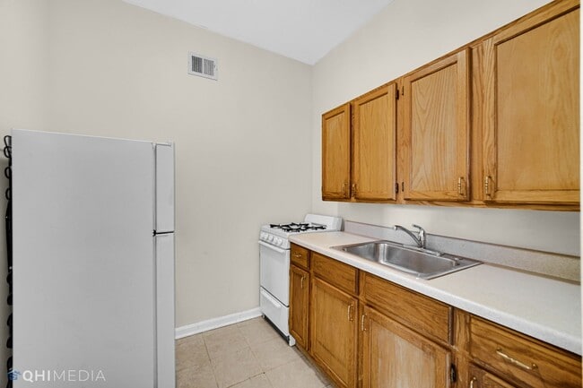 Building Photo - 1 Bed 1 Bath in Cicero
