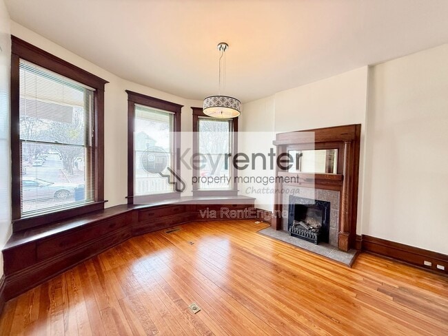 Foto del edificio - 1115 E 8th St