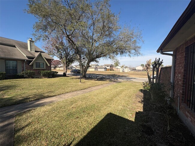 Building Photo - 12859 Clarewood Dr