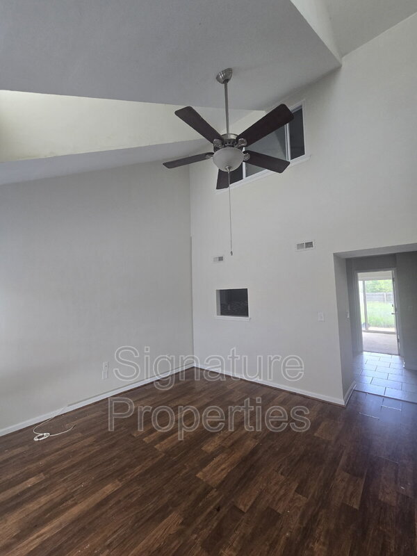 Foto del edificio - 3831 Buchanan Dr