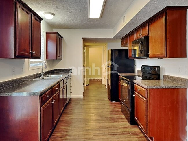 Building Photo - 1821 Saint Andrews Dr