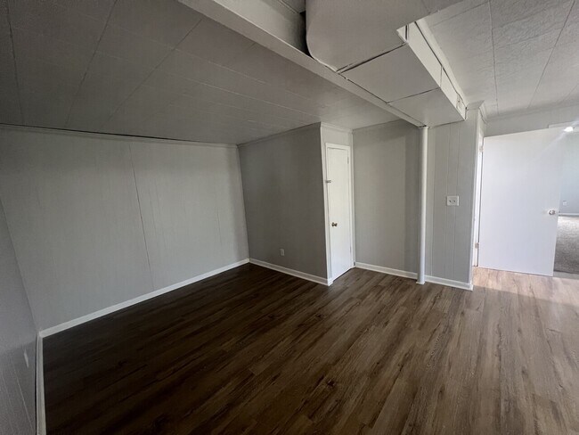 Building Photo - 1422 Flamingo Ln