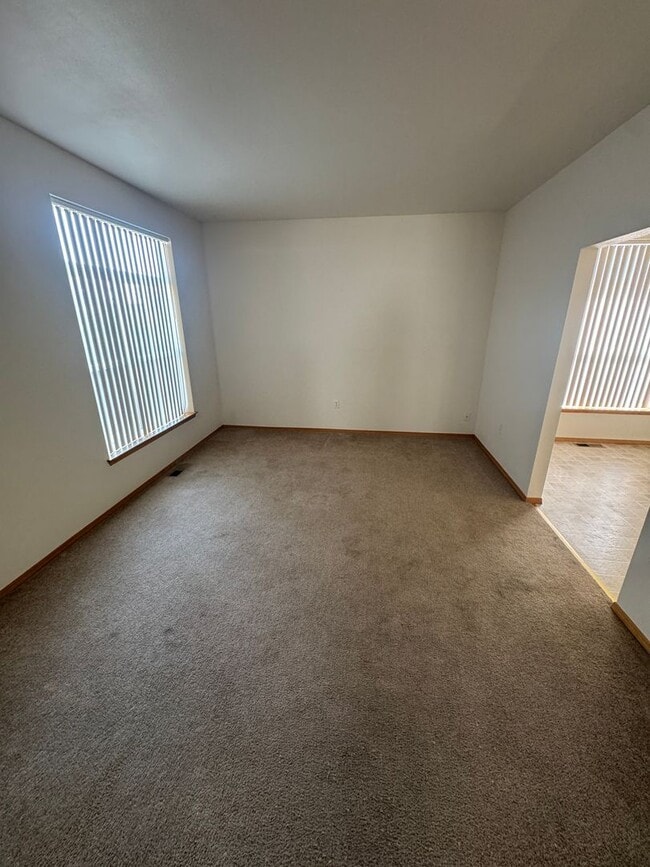 Foto del edificio - Non-Refundable & Security Deposit Total: $...