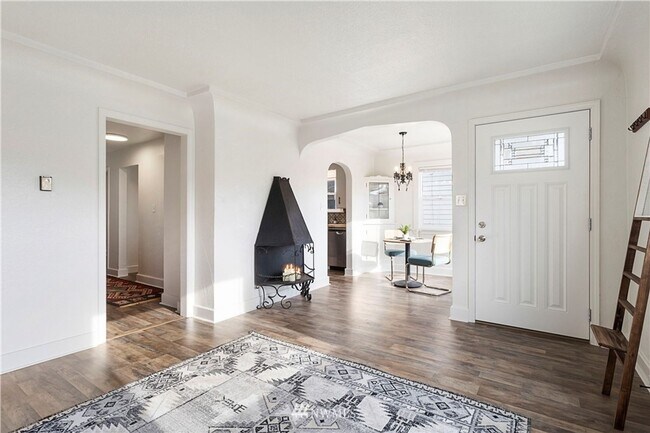 Foto del edificio - Charming 2 Bedroom Home In Tacoma
