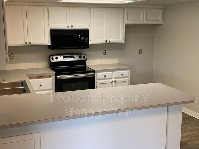 Building Photo - 5460 S Firethorn Pl
