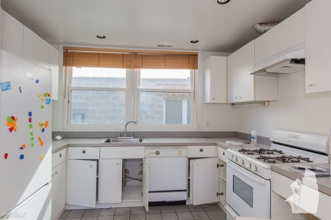 Foto del edificio - 4 br, 2 bath  - 3449 N Racine Ave