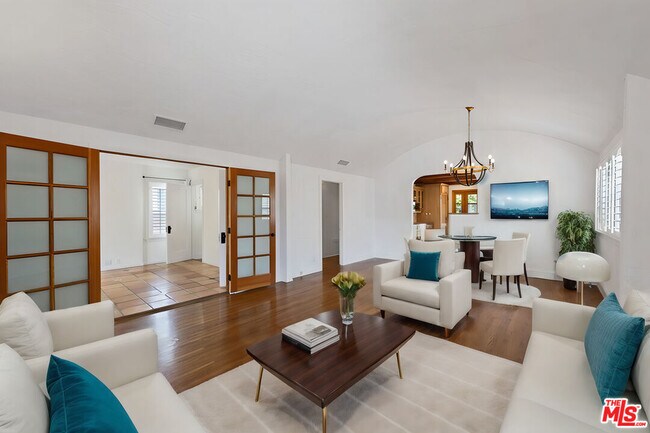Foto del edificio - 2110 Overland Ave