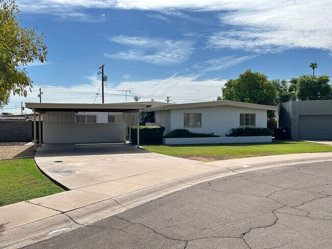 Building Photo - 2219 N 73rd Pl