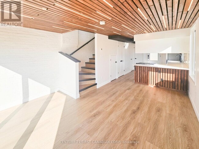 Photo du bâtiment - UNIT 4 - 857 DUNDAS St