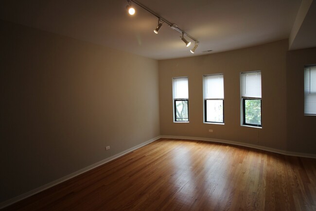 Foto del edificio - 6447 N Claremont Ave