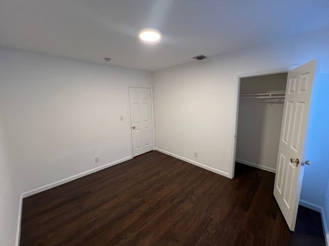 Foto del edificio - 17164 Kingsbury St