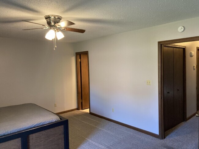 Building Photo - 552 Woodbine Pl