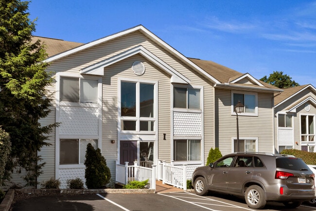 Building Photo - Upland Village Apartments