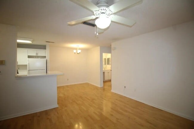Building Photo - 620 Granville Ct