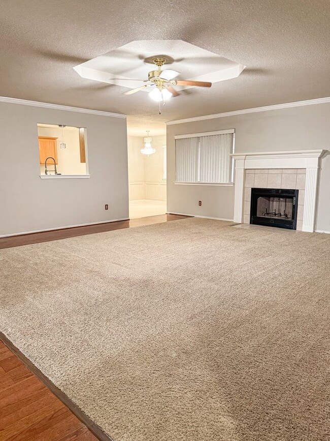 Building Photo - Move-In Special!  $$