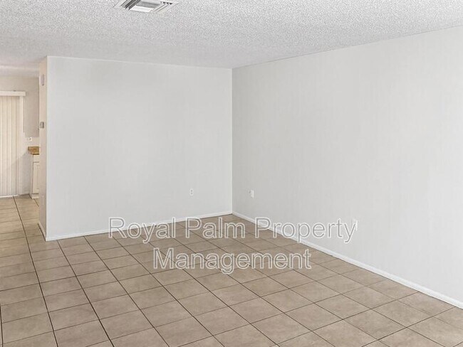 Building Photo - 927 Royal Palm Drive
