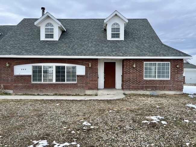 Building Photo - 395 Blakeland Dr