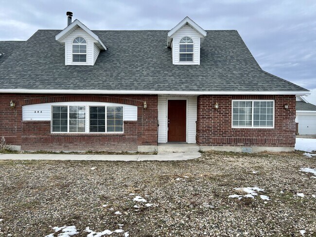 Foto del edificio - 395 Blakeland Dr