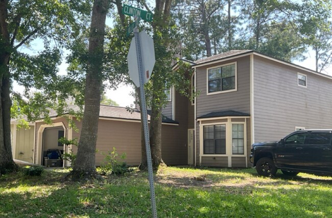 Foto del edificio - 3 Bed 2.5  Bath TWO Story Home
